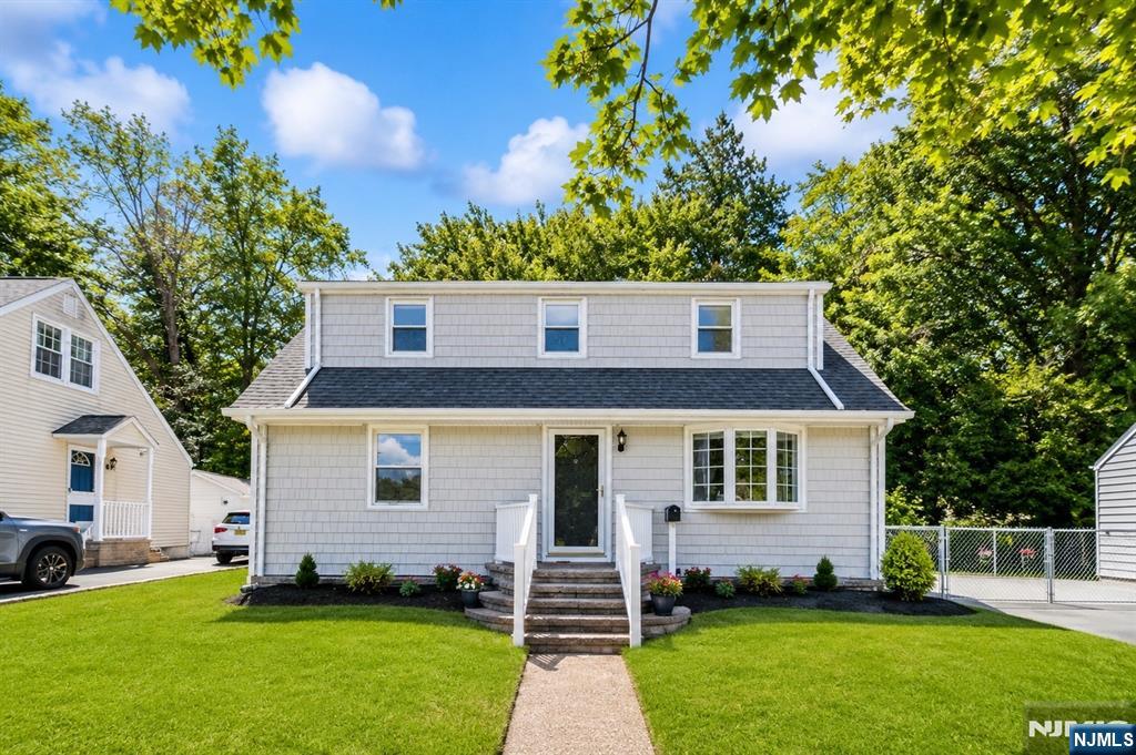18 Farmingdale Avenue - Photo 3