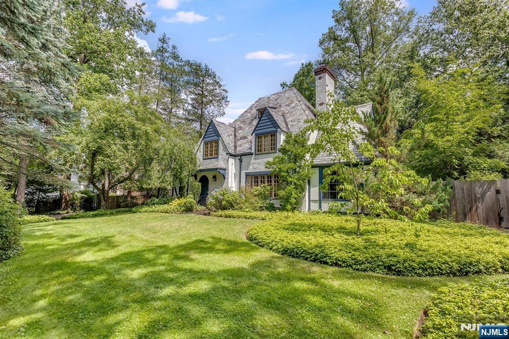 285 Linden Avenue - Photo 1