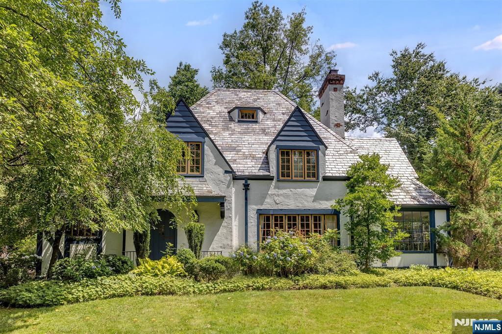 285 Linden Avenue - Photo 2