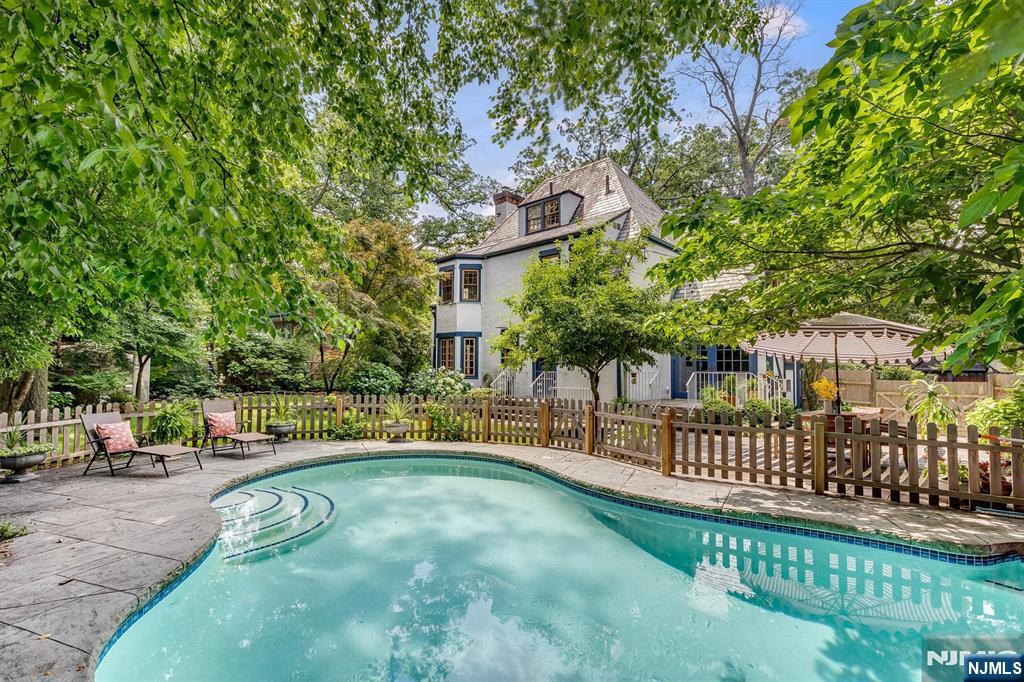 285 Linden Avenue - Photo 4