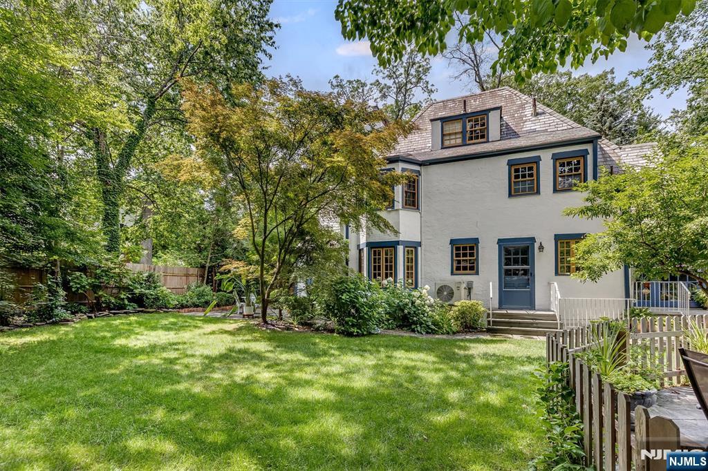 285 Linden Avenue — photo 38