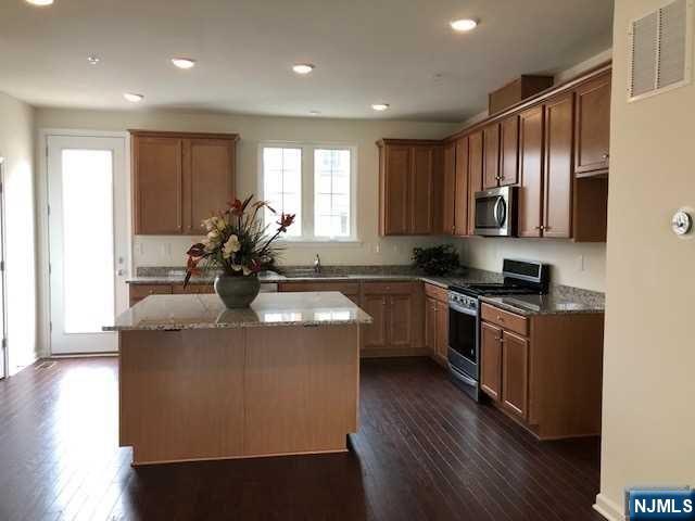 32 Litchfield Ln #403, Fair Lawn, NJ 07410