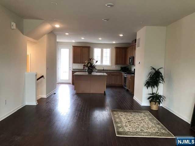 32 Litchfield Ln #403, Fair Lawn, NJ 07410