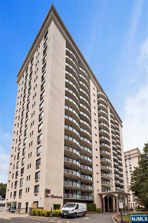125 Prospect Ave #8C, Hackensack, NJ 07601