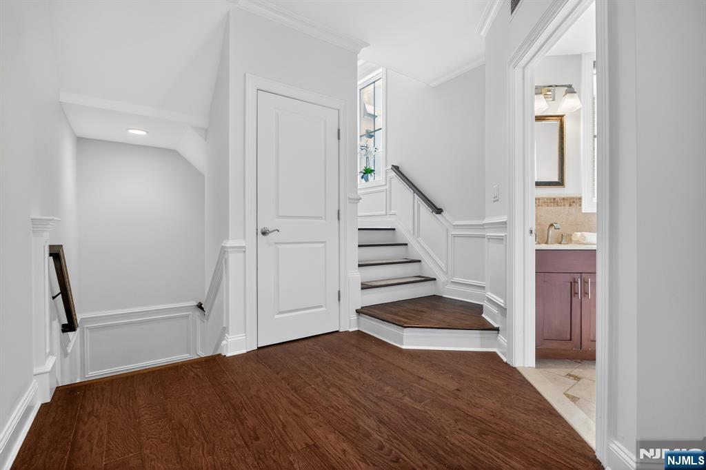 200 Laird Avenue 204 - Photo 4