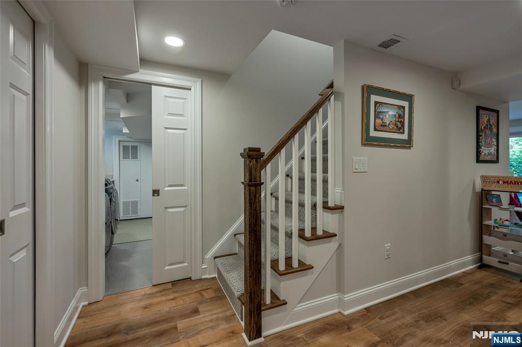 131 Highwood Avenue — photo 30