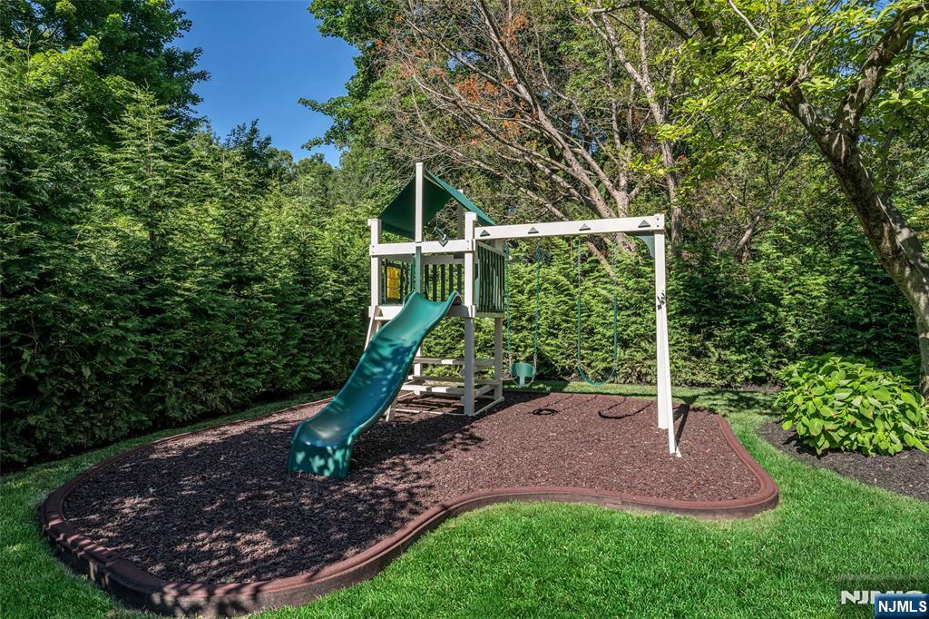 131 Highwood Avenue — photo 42
