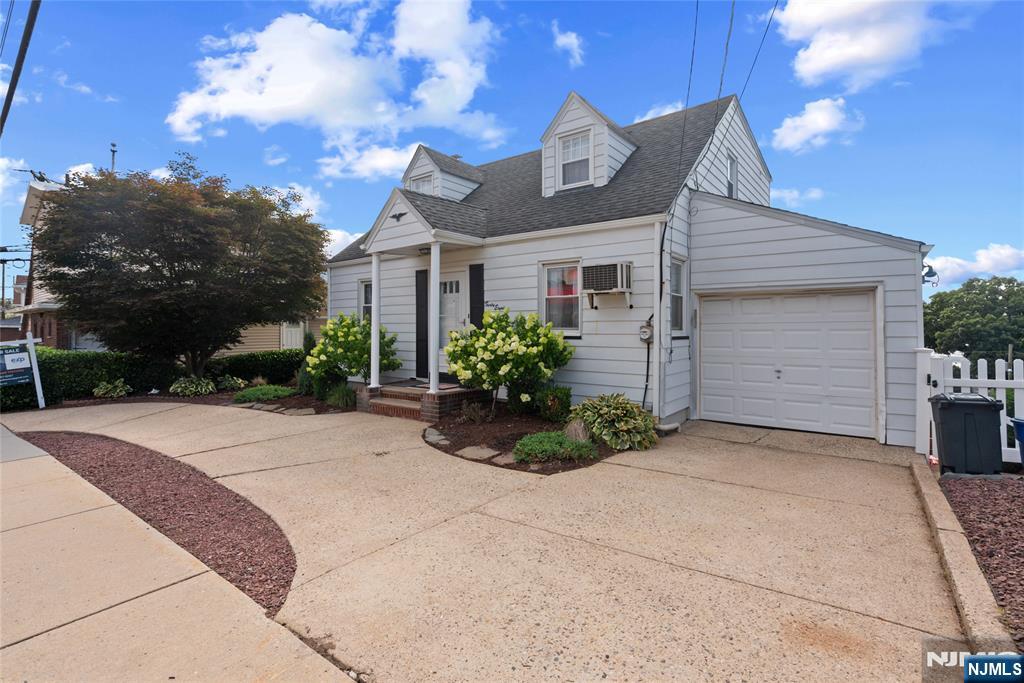 Photo 3 of Single family home for sale at 38 Hackensack St, Wood Ridge, NJ 07075 | MLS# 26026112 | Listing updated on 2026-09-19
