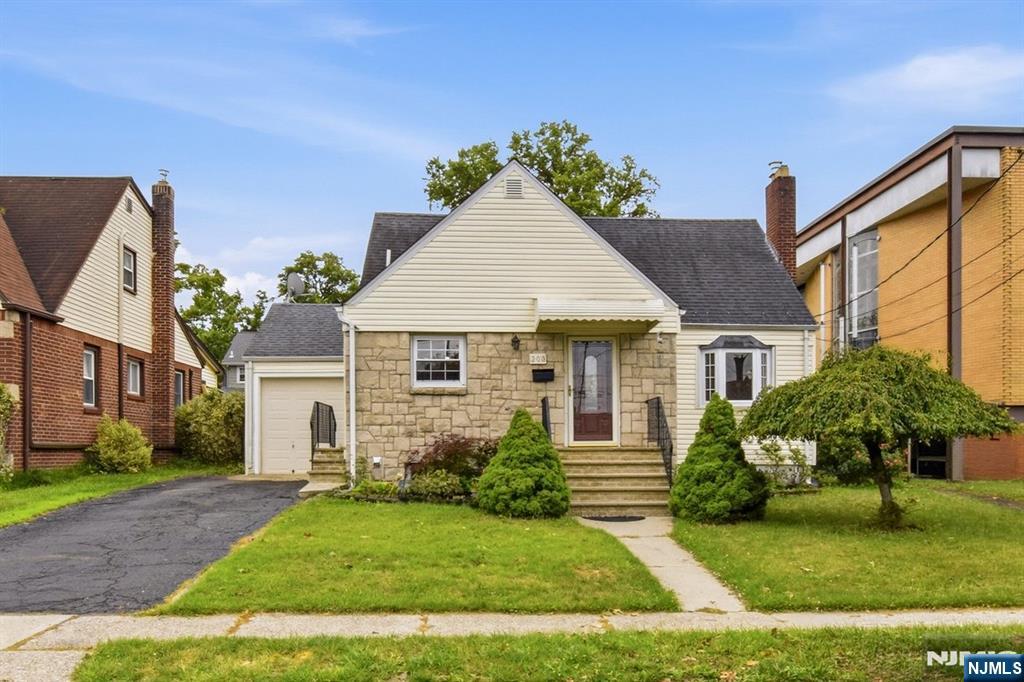 208 Baldwin Avenue - Photo 1