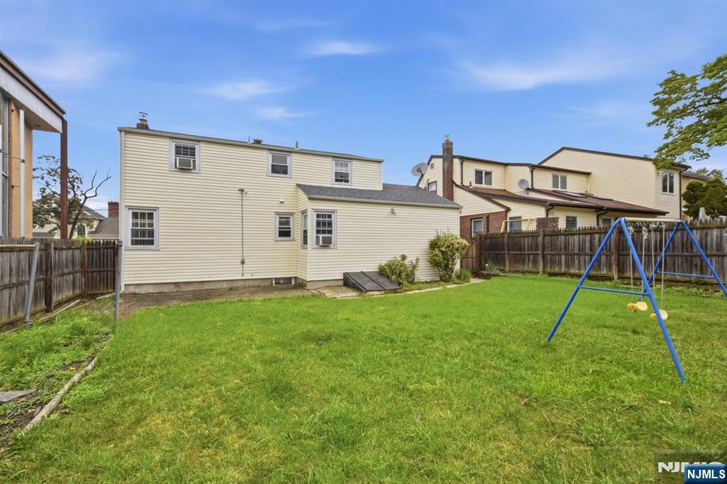 208 Baldwin Avenue - Photo 2