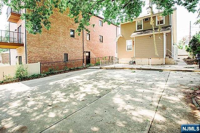 127 E Brinkerhoff Ave, Palisades Park, NJ 07650