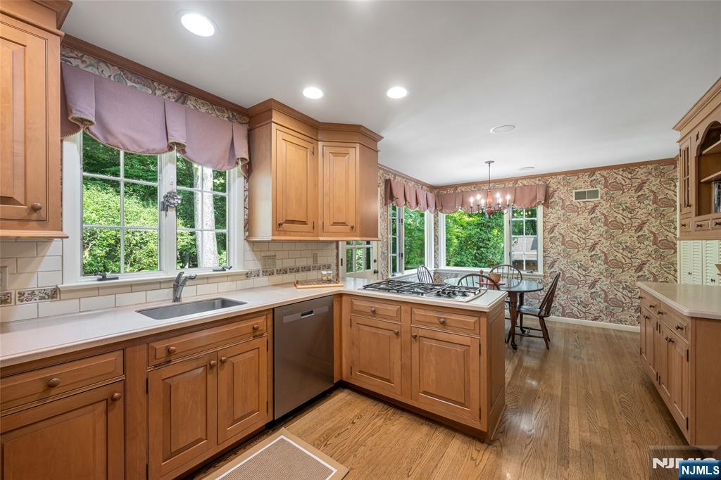 570 Bennington Terrace — photo 15