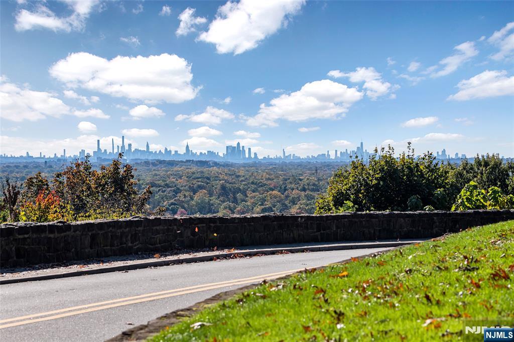 570 Bennington Ter, Ridgewood, NJ 07450