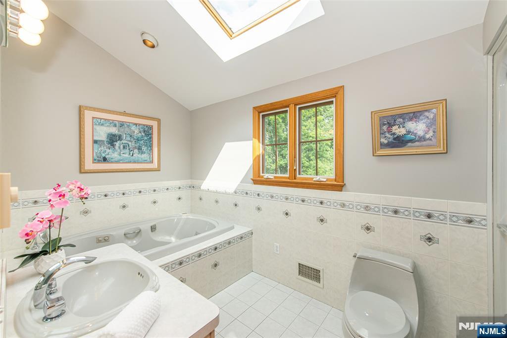 715 Terrace Heights — photo 19