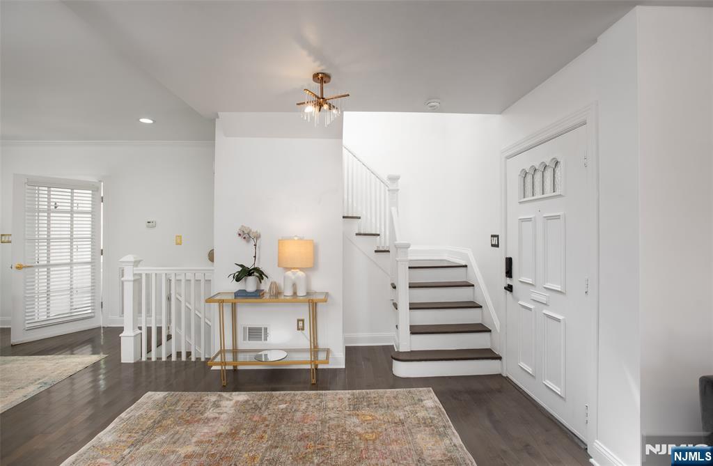 8 Franklin Place - Photo 4
