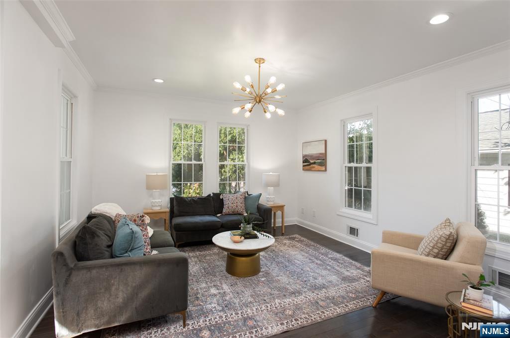 8 Franklin Place - Photo 5
