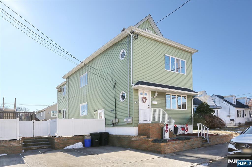 492 Madeline Avenue 2 - Photo 2