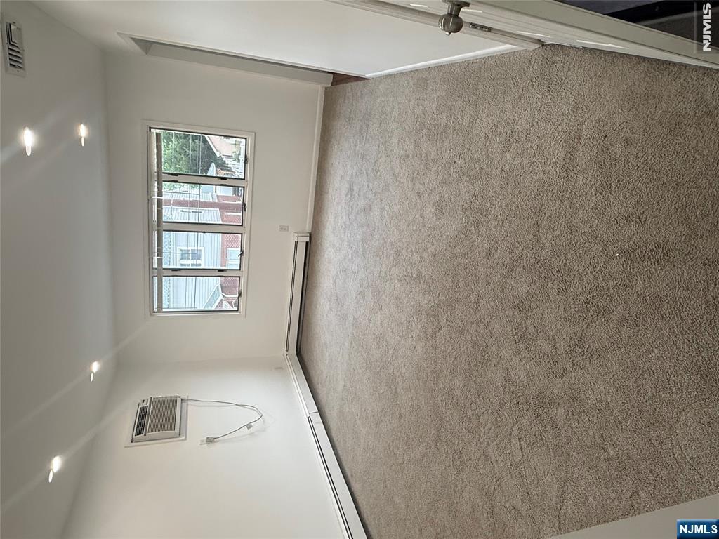 492 Madeline Avenue 2 - Photo 4