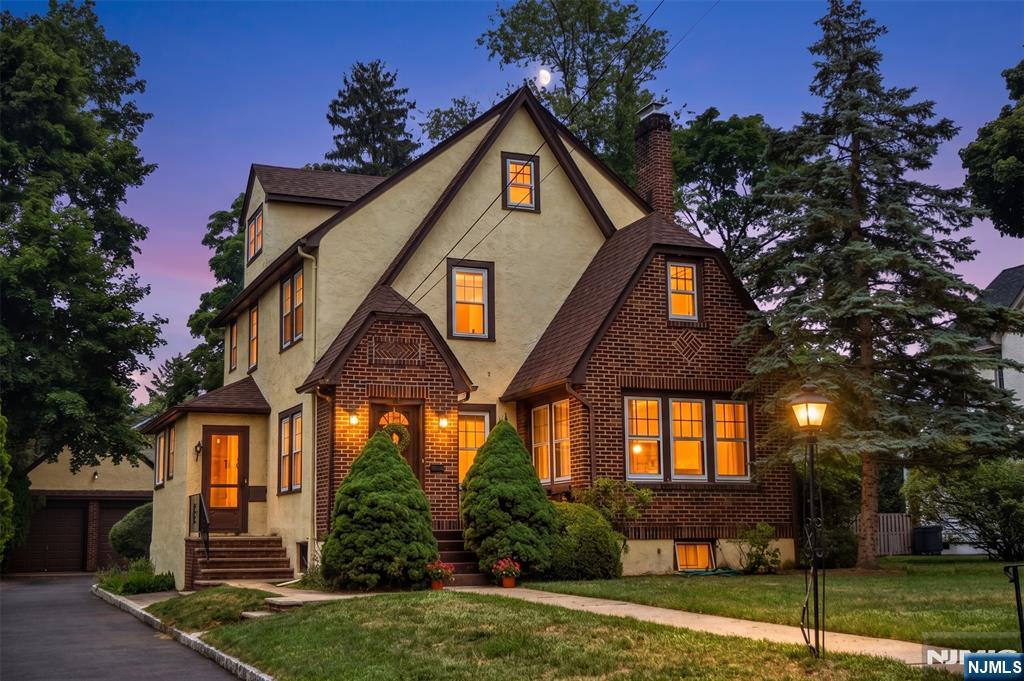 255 Pearsall Ave, Ridgewood, NJ 07450