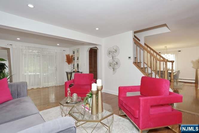 212 Washington Ave, Elmwood Park, NJ 07407