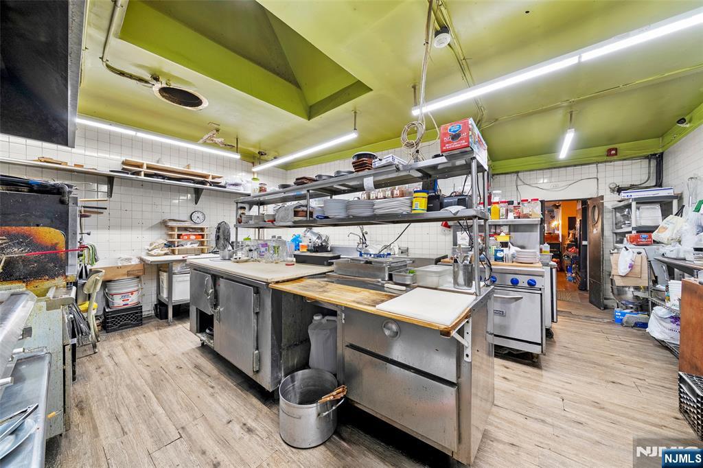 555 Anderson Ave, Cliffside Park, NJ 07010