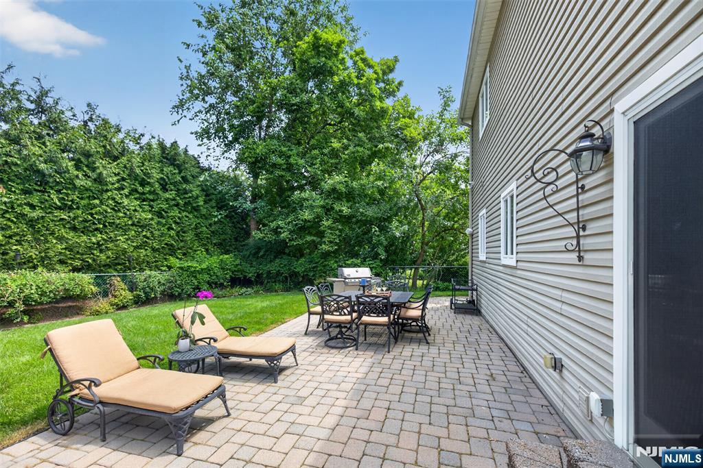 33 Crestwood Drive — photo 36
