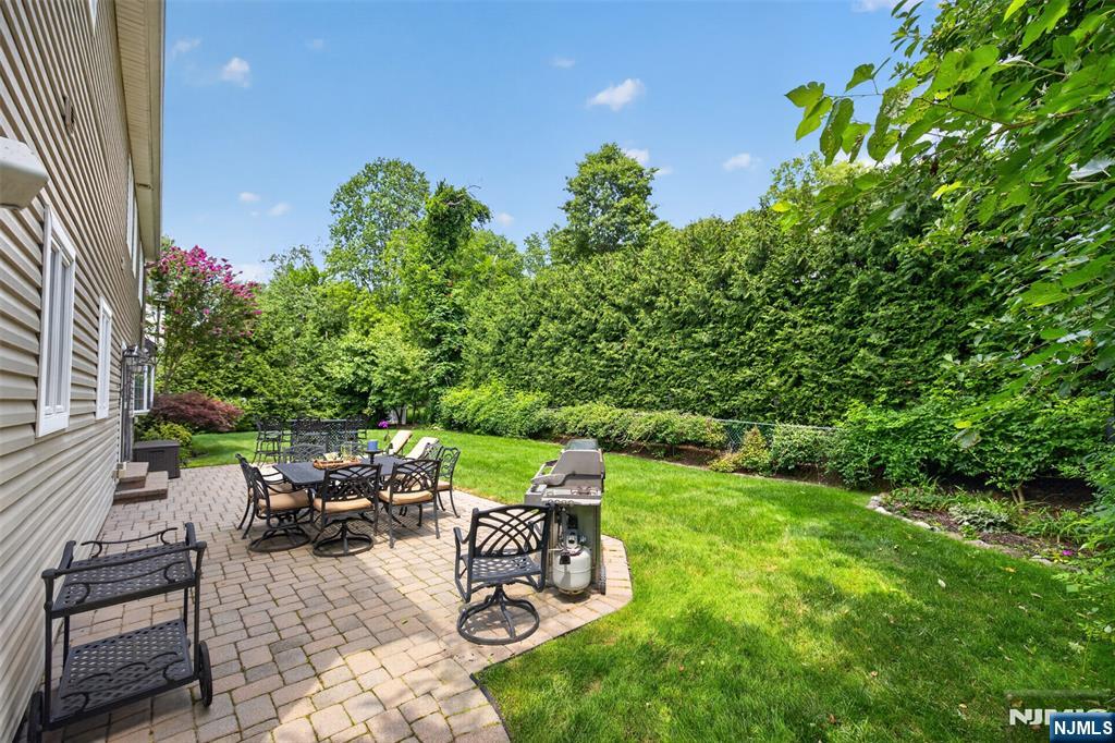 33 Crestwood Drive — photo 38
