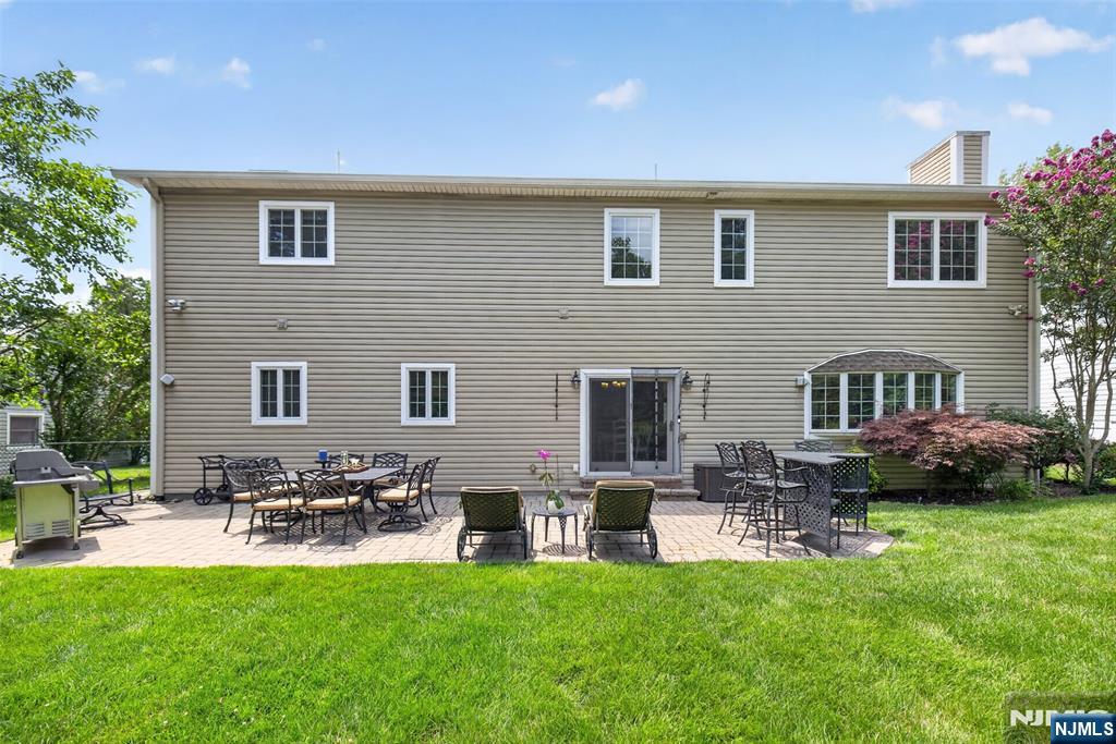 33 Crestwood Dr, Glen Rock, NJ 07452