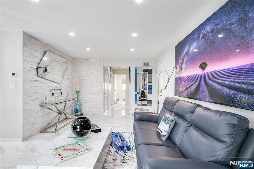 825 Riverside #B202, Lyndhurst, NJ 07071