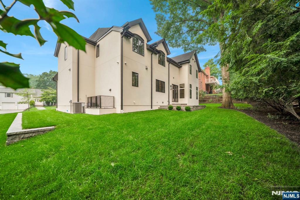 64 Highland Ave, Demarest, NJ 07627