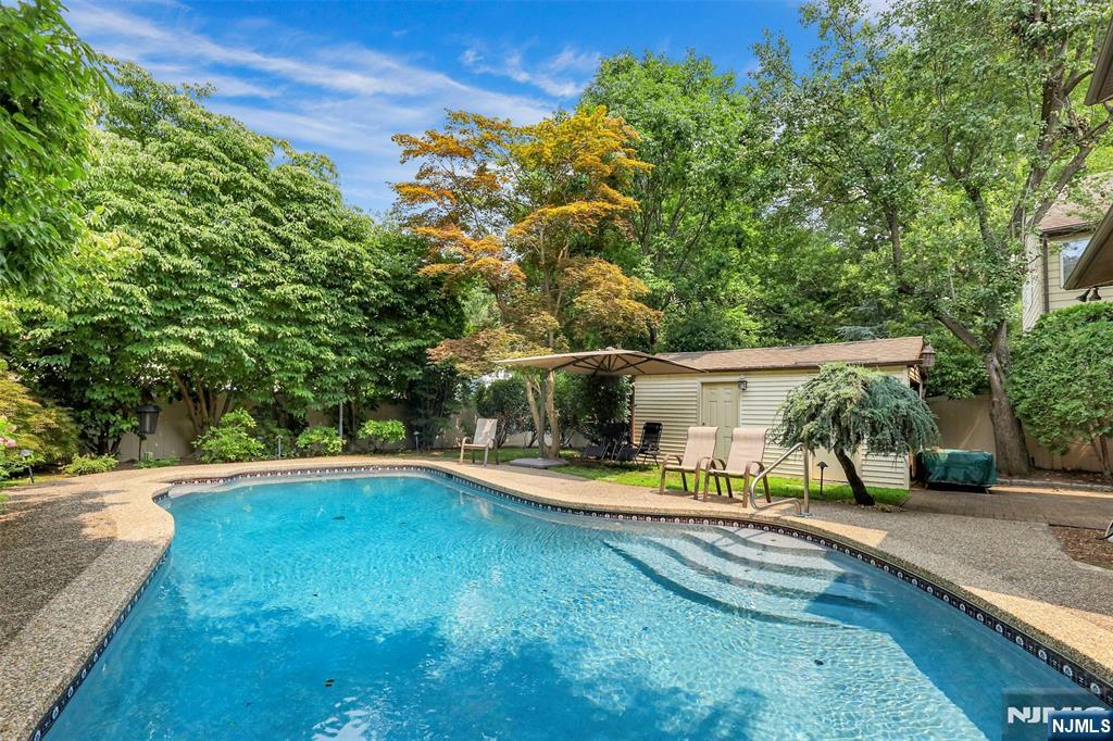 1330 Pennington Rd, Teaneck, NJ 07666