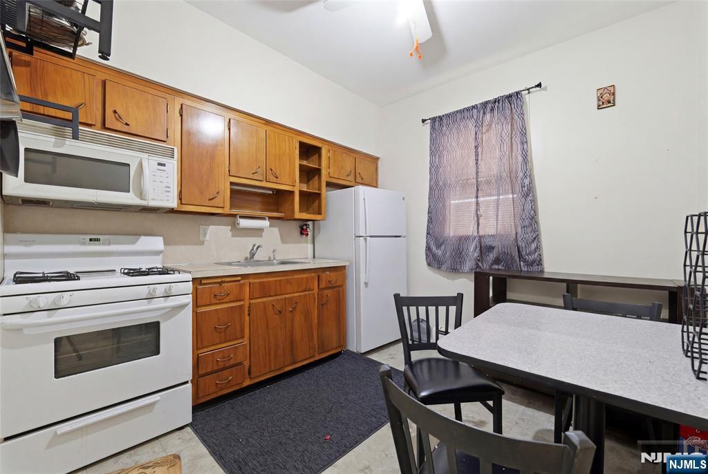 598 Van Houten Avenue — photo 15