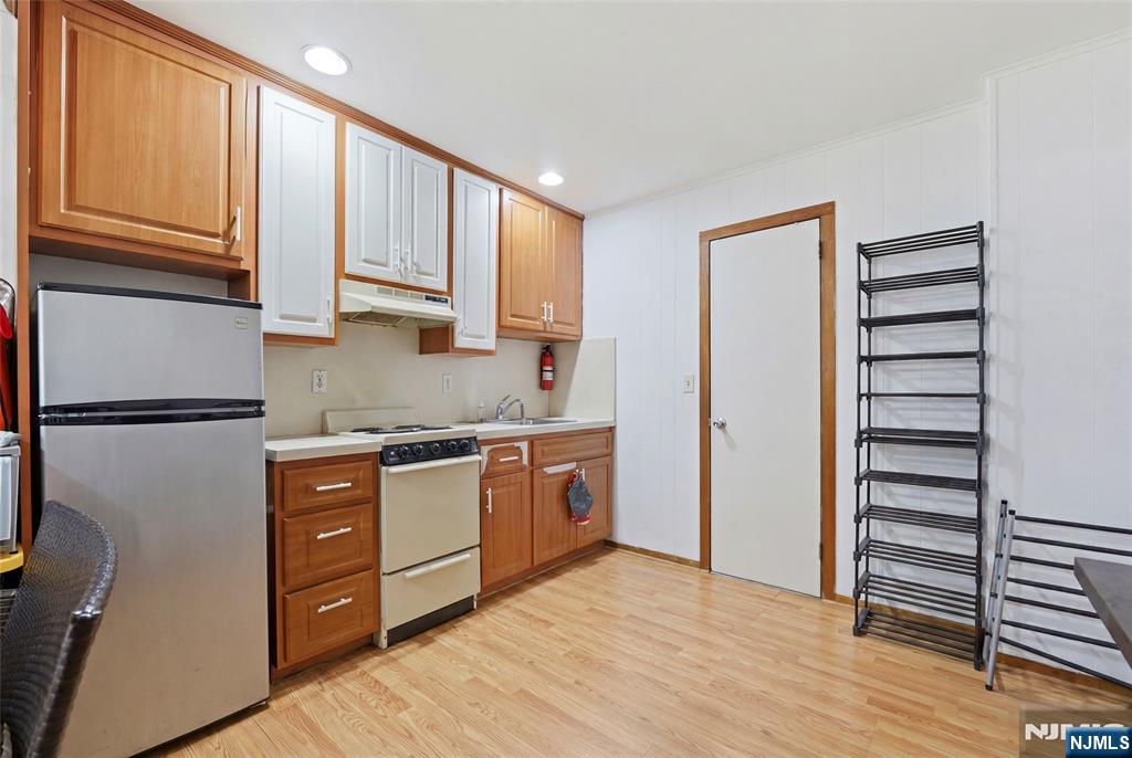 598 Van Houten Avenue — photo 21