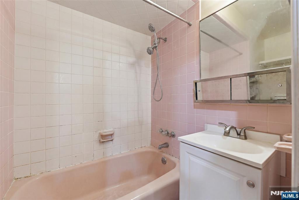 598 Van Houten Avenue — photo 24