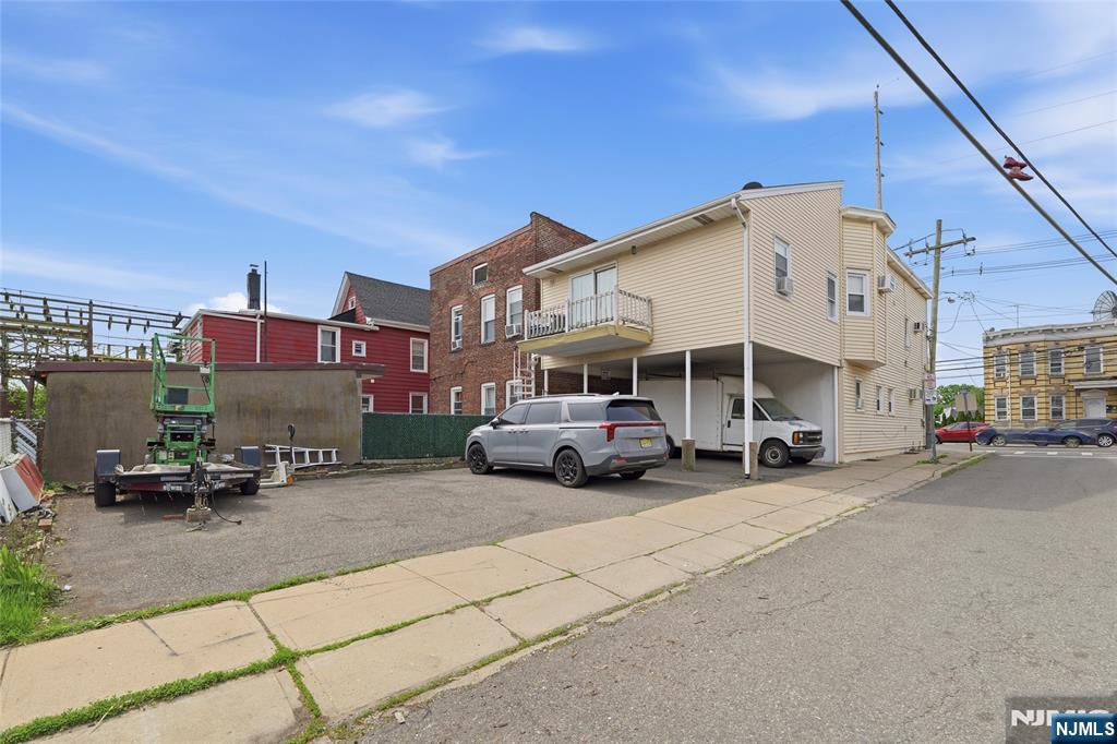 598 Van Houten Avenue — photo 25