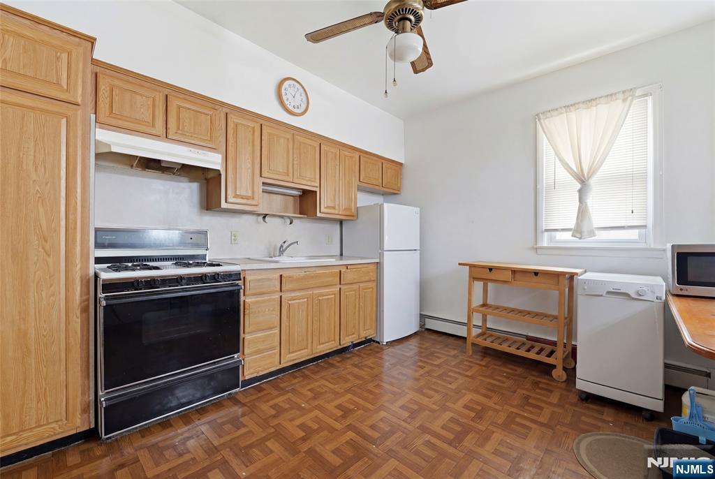598 Van Houten Avenue — photo 4