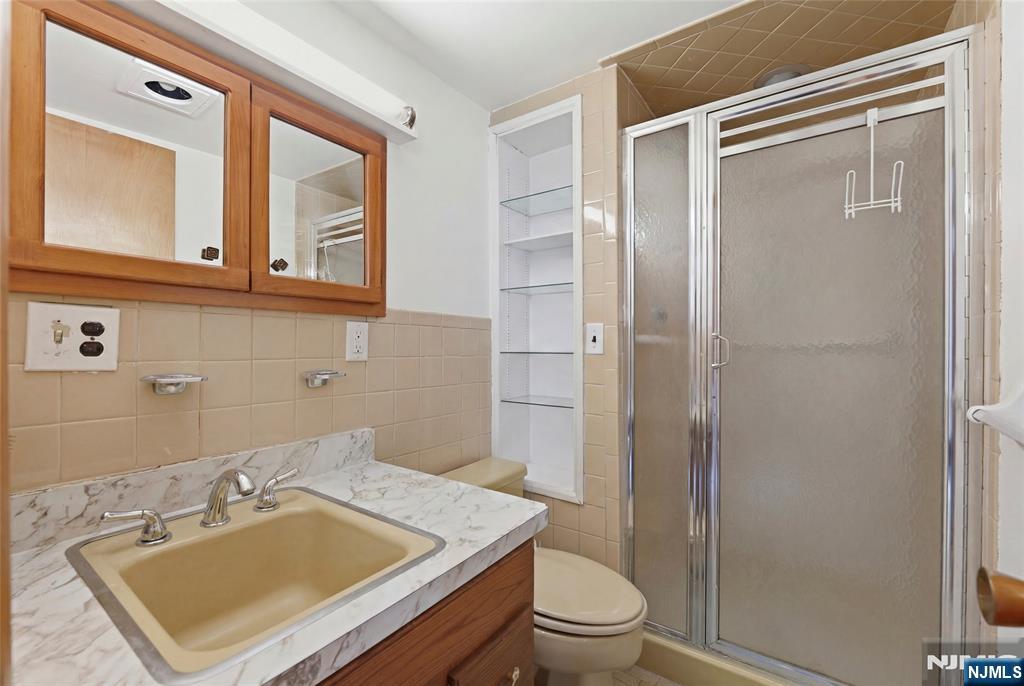 598 Van Houten Avenue — photo 8