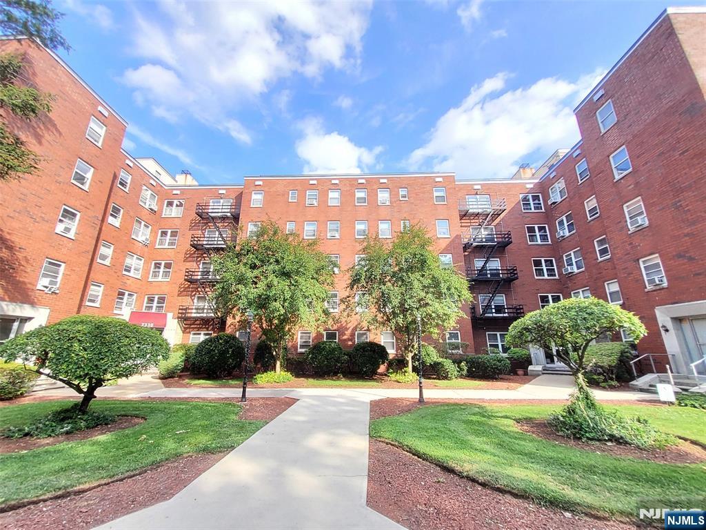 2330 Linwood Ave #2D, Fort Lee, NJ 07024