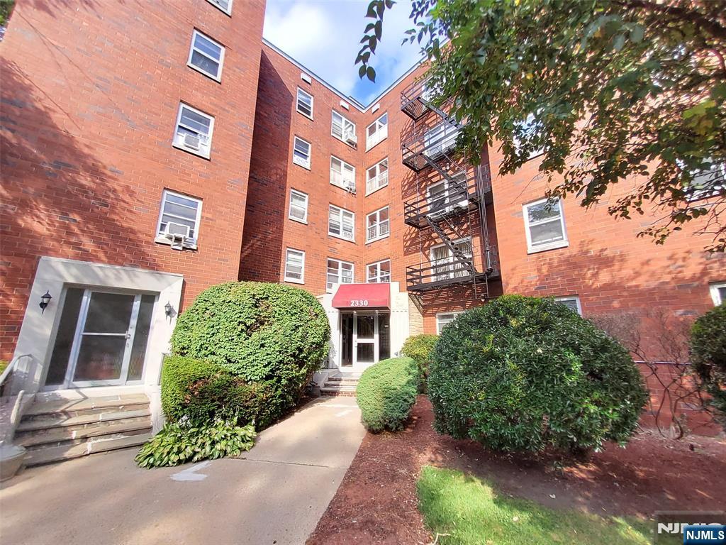 2330 Linwood Ave #2D, Fort Lee, NJ 07024