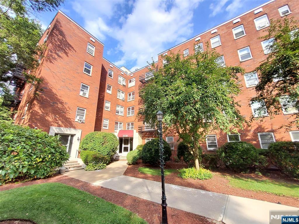 2330 Linwood Ave #2D, Fort Lee, NJ 07024