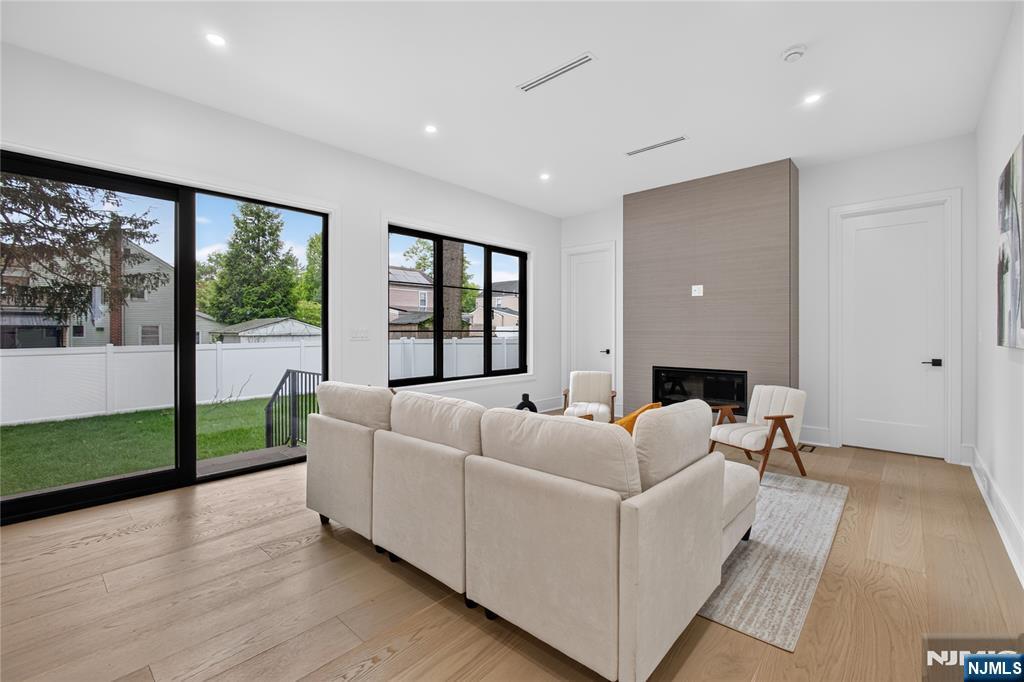 395 Hickory Avenue — photo 11