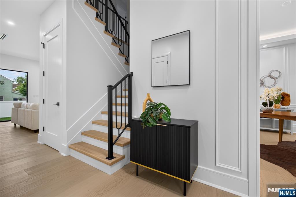 395 Hickory Ave, Paramus, NJ 07652
