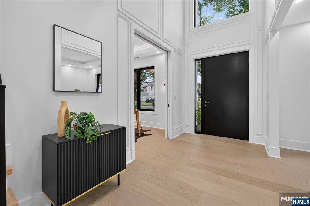 395 Hickory Ave, Paramus, NJ 07652