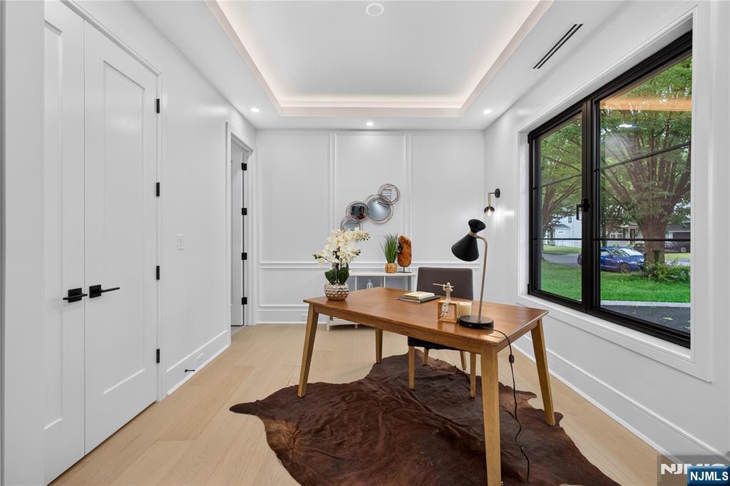 395 Hickory Ave, Paramus, NJ 07652