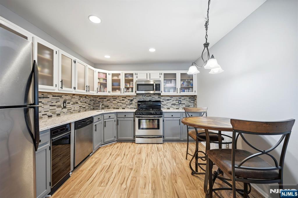 1204 Sycamore Lane - Photo 2