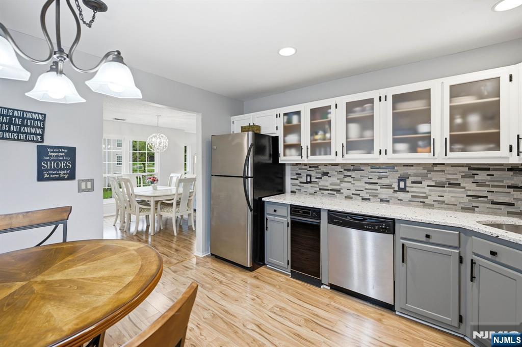 1204 Sycamore Lane - Photo 3