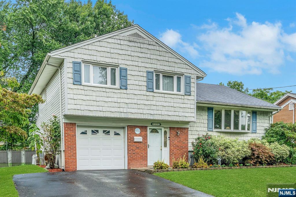 152 Sunset St, Dumont, NJ 07628