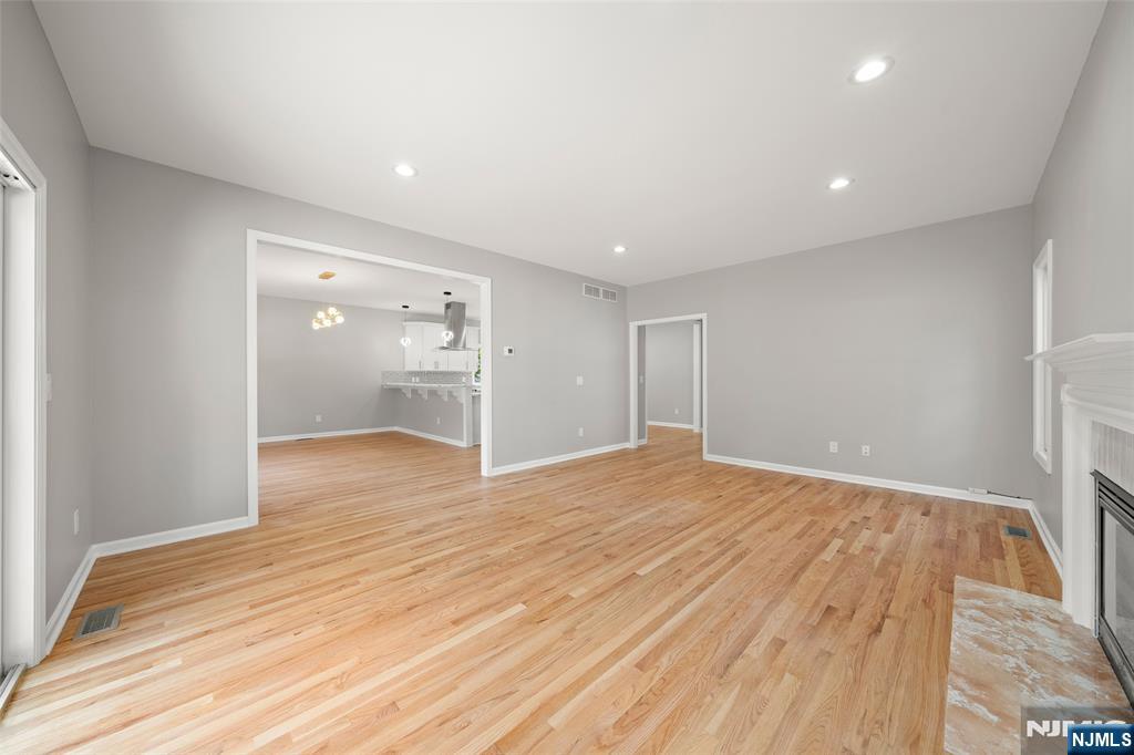15 Laurel Avenue — photo 11