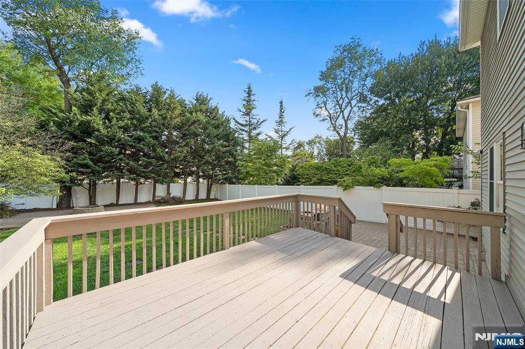 15 Laurel Avenue — photo 30