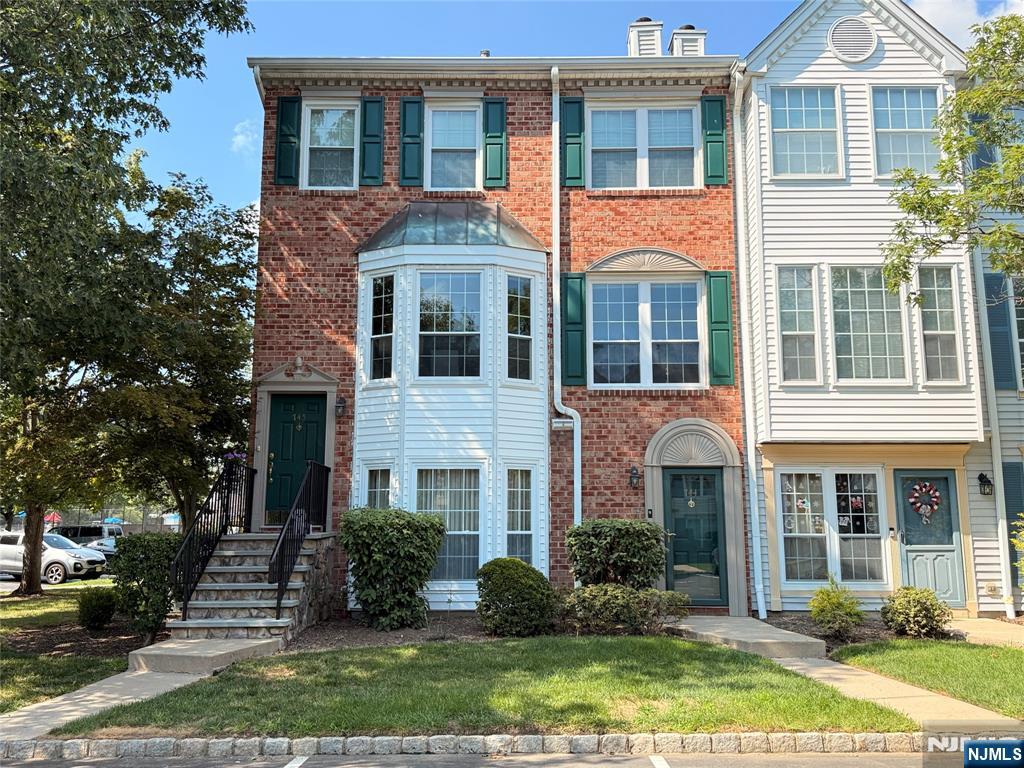 744 Pepperidge Road - Photo 2